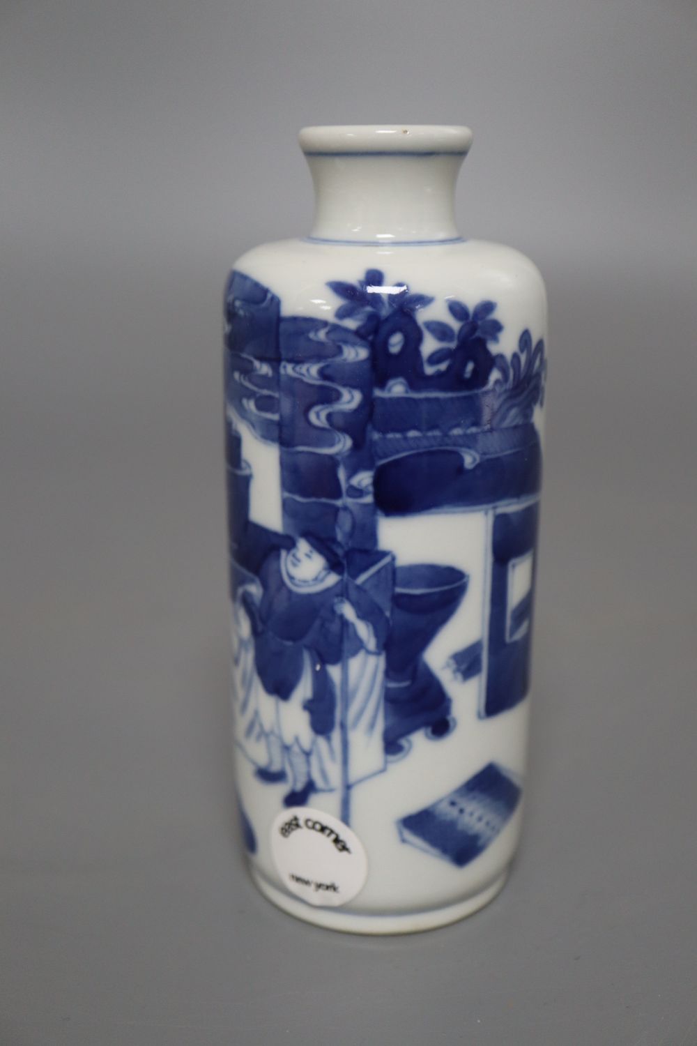 A small Chinese blue and white vase, height 13.5cm